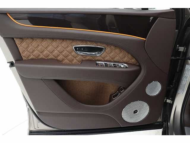 19:Bentley Bentayga V8, SUV, Pale Brodgar, Bentley Antwerp