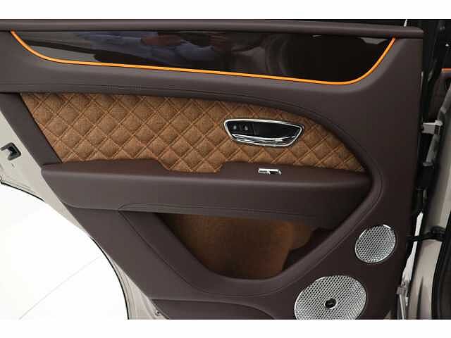 14:Bentley Bentayga V8, SUV, Pale Brodgar, Bentley Antwerp