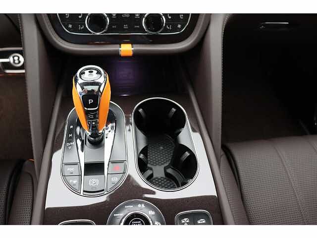 24:Bentley Bentayga V8, SUV, Pale Brodgar, Bentley Antwerp