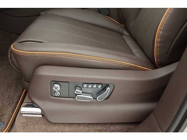 20:Bentley Bentayga V8, SUV, Pale Brodgar, Bentley Antwerp