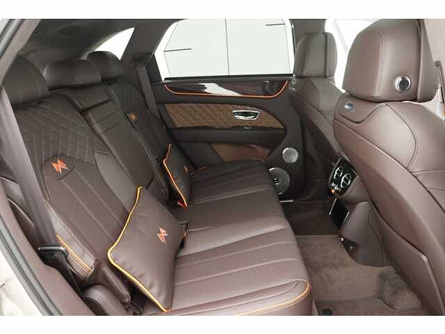 18:Bentley Bentayga V8, SUV, Pale Brodgar, Bentley Antwerp